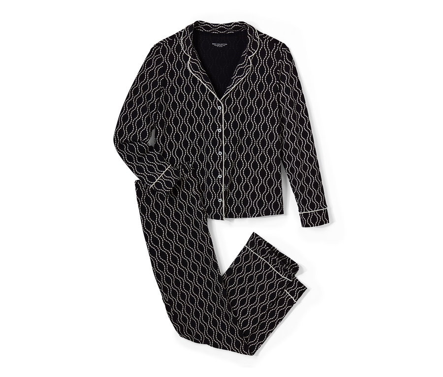 Černobílé pyžamo, celoplošný potisk.