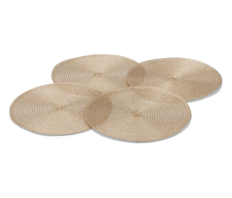 Čtyři kulaté, zlaté prostírání.