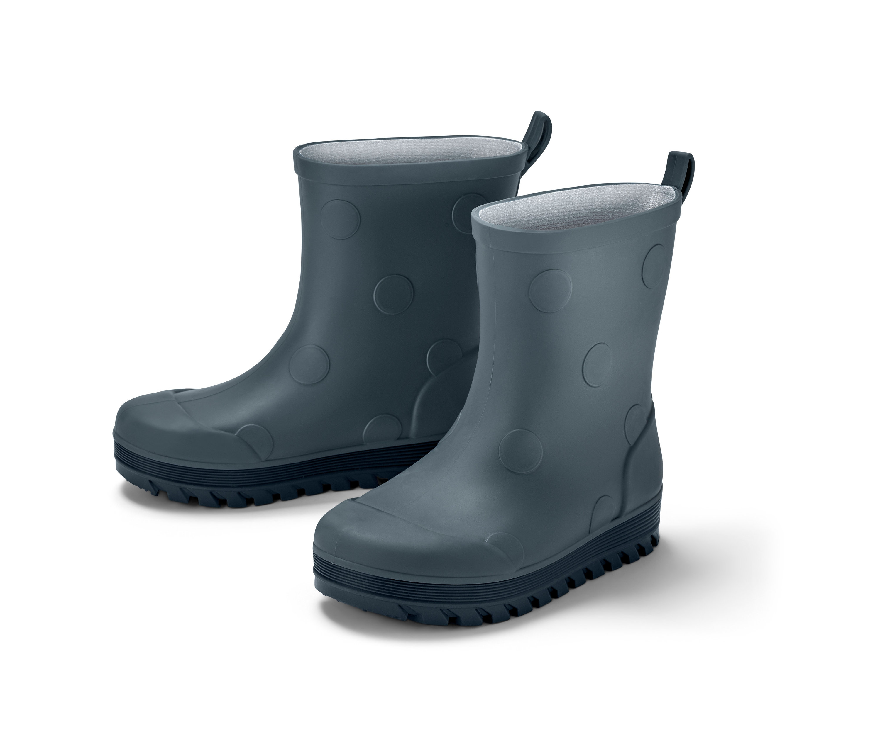 Dětské holínky na bílém pozadí.