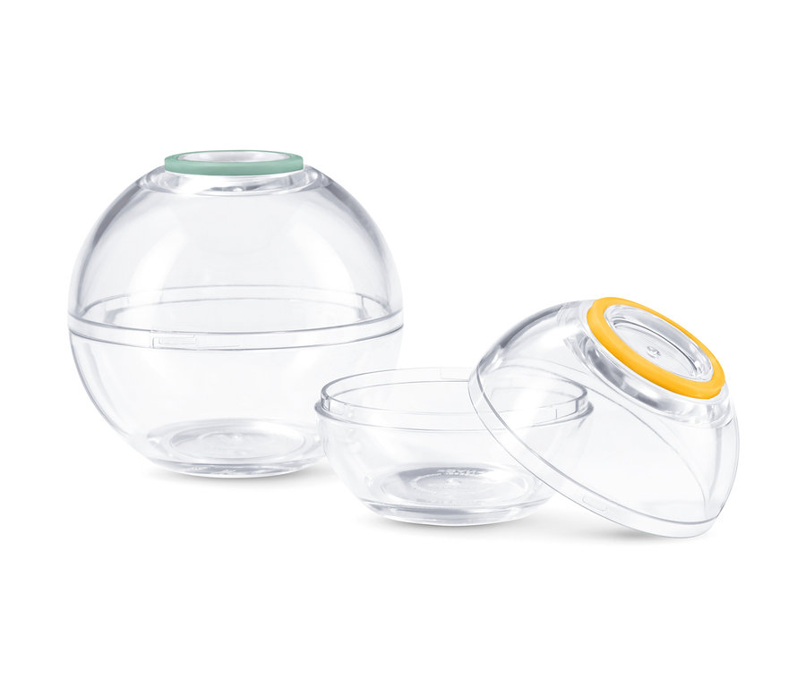 Dvě kulaté průhledné nádoby na potraviny.