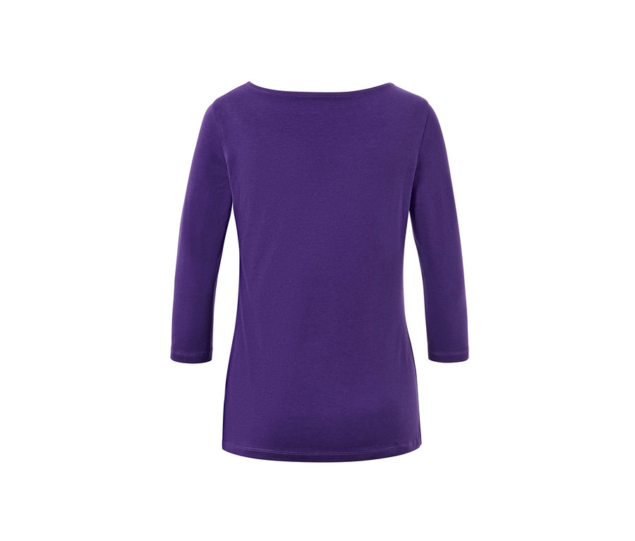 Fialové triko s tříčtvrtečními rukávy.