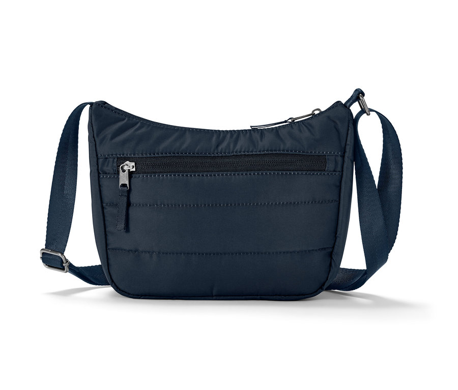 Modrá taška přes rameno leží na bílém pozadí.