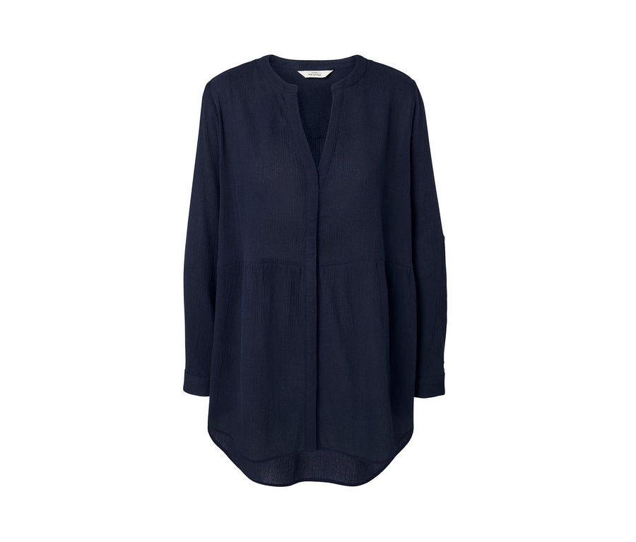 Tmavě modrá dlouhá halenka.