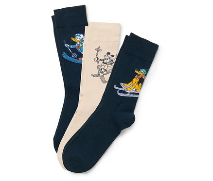 Tři ponožky: tmavě modré s Donaldem Duckem na lyžích, béžové s Mickey Mousem na lyžích a tmavě modré s Plutem na saních.