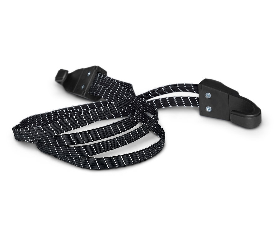 Černý popruh s bílými tečkami a černými plastovými sponami na bílém pozadí.