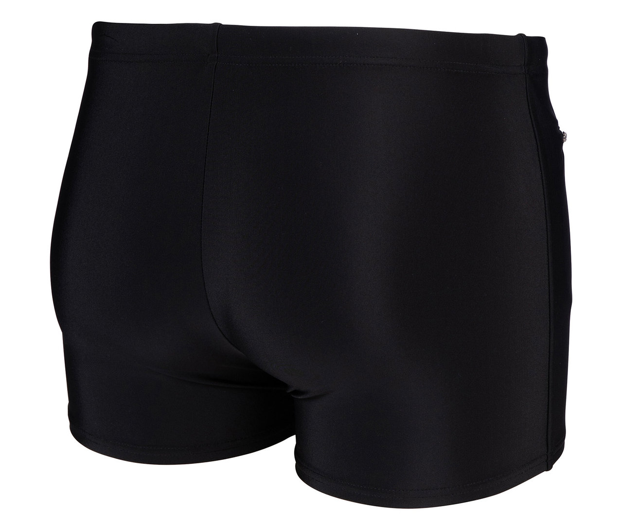 Detailní záběr na zadní stranu černých plavek.