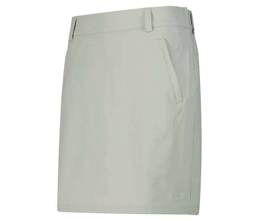 Světle zelená sukně s kapsou na bílém pozadí.