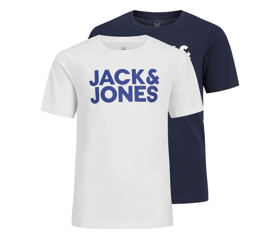 Dvě trička s logem Jack & Jones, jedno bílé s modrým logem a jedno tmavě modré, položená na sobě.