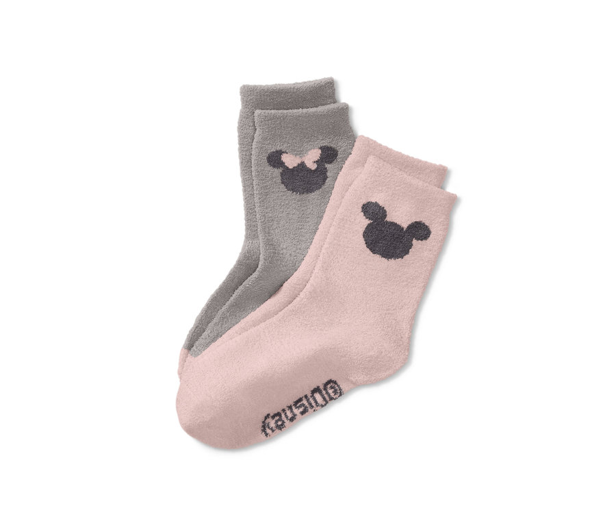 Dva páry měkoučkých ponožek Disney: jedny růžové s motivem Mickey Mouse, druhé šedé s motivem Minnie Mouse.
