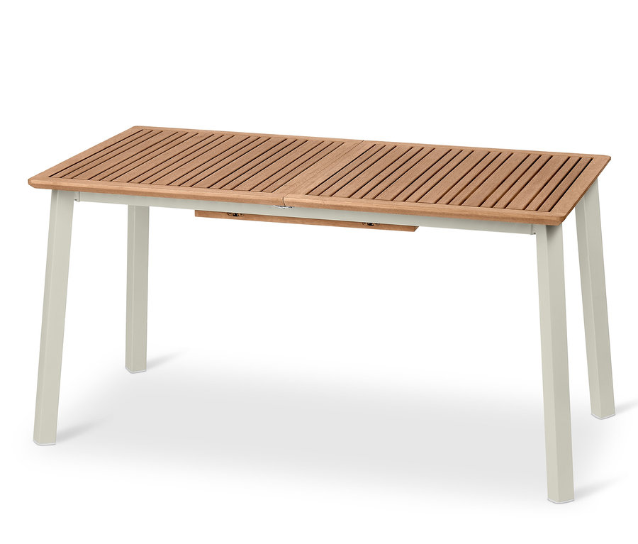 Rozkládací stůl »Liska« s dřevěnou deskou a světlými nohami.