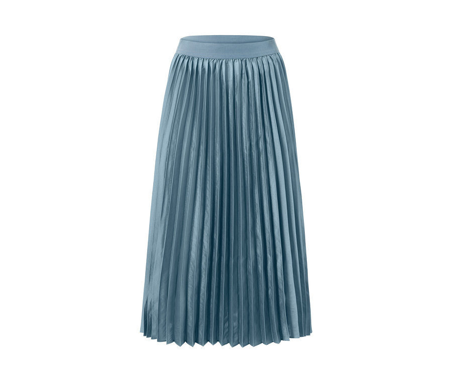 Plisovaná sukně v modré barvě na bílém pozadí.