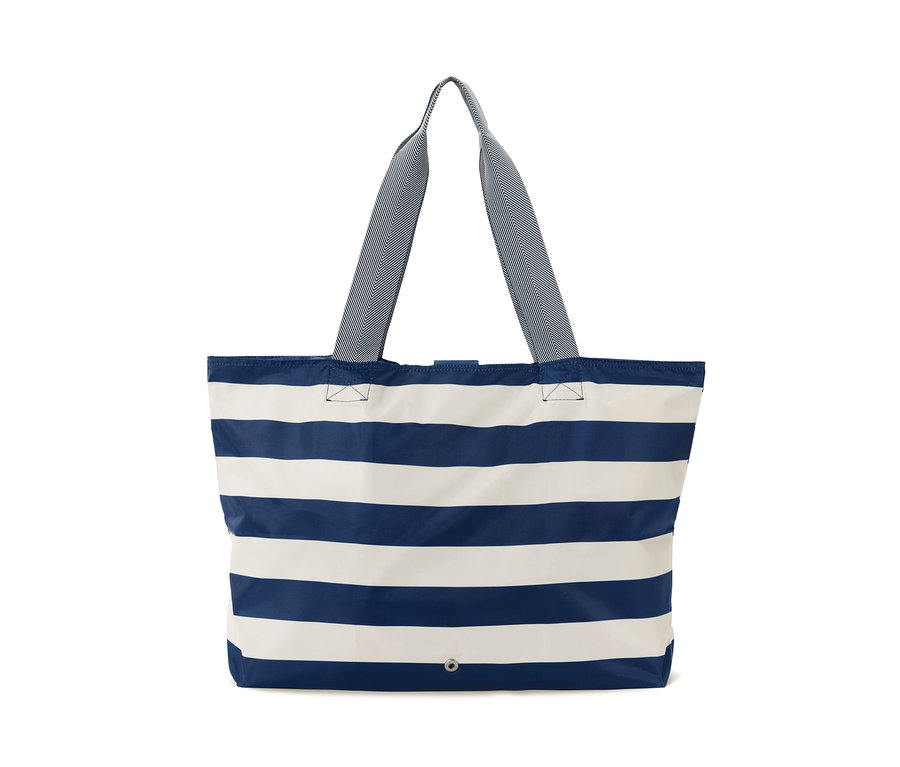 Skládací plážová taška s modrými a bílými pruhy.