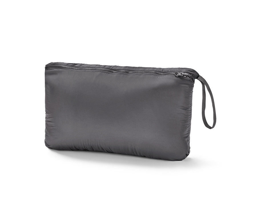 Skladná prošívaná bunda v šedé barvě se zipem a poutkem.