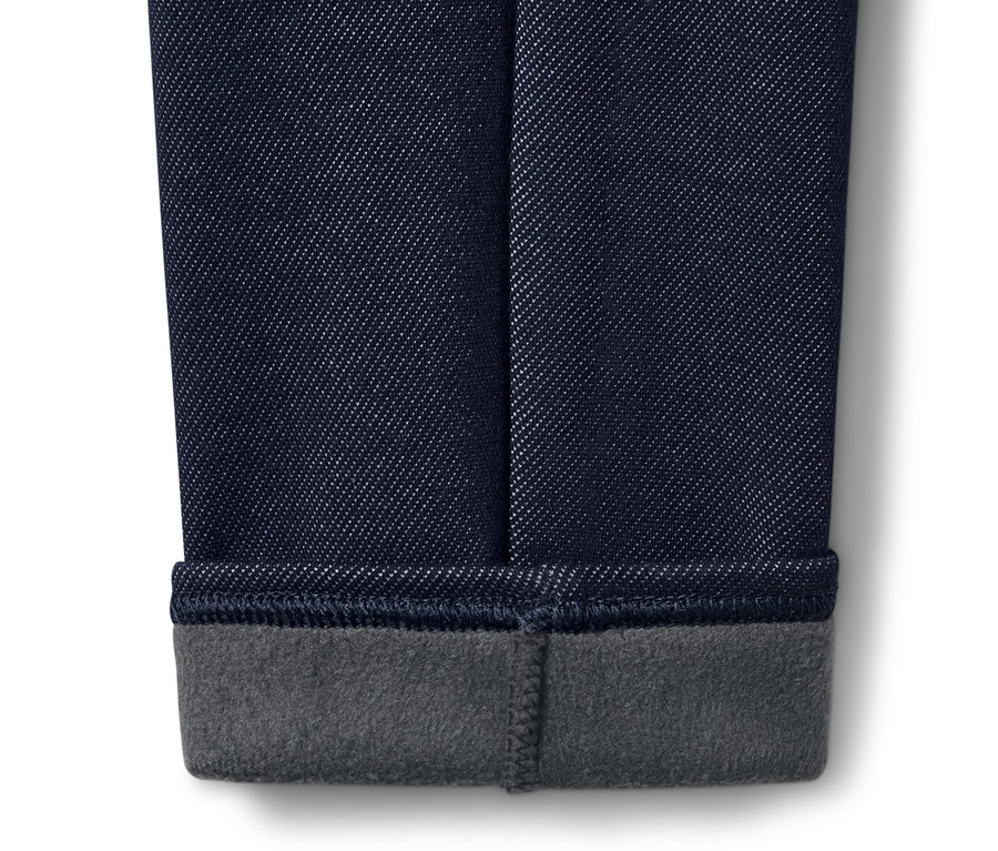 Detail nohavic: legíny v džínovém vzhledu s podšívkou.