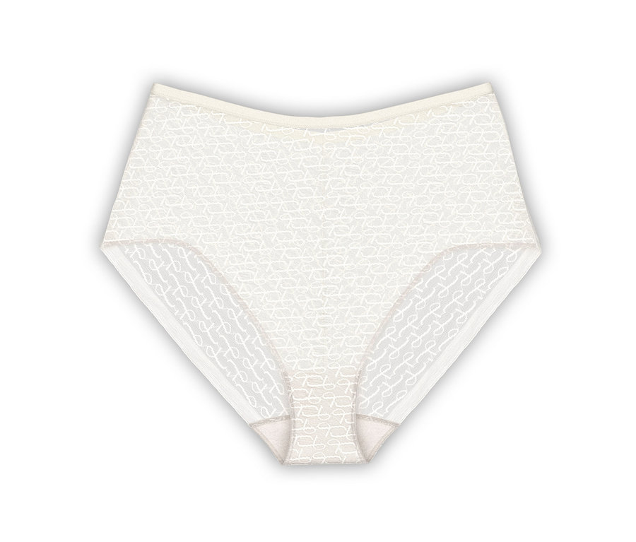 Bílé maxi kalhotky Triumph Signature Sheer Maxi EX, ecru white, leží na bílém pozadí.