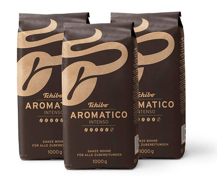 Tři balení zrnkové kávy Aromatico Intenso po 1 kg.