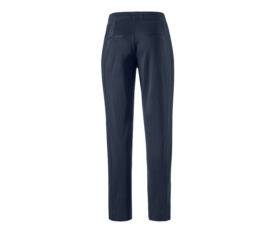 Modré joggingové kalhoty.