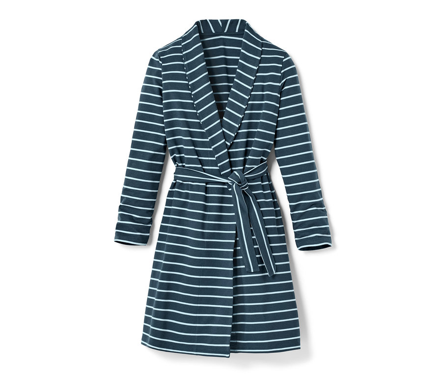 Modro-bílý pruhovaný župan s páskem.