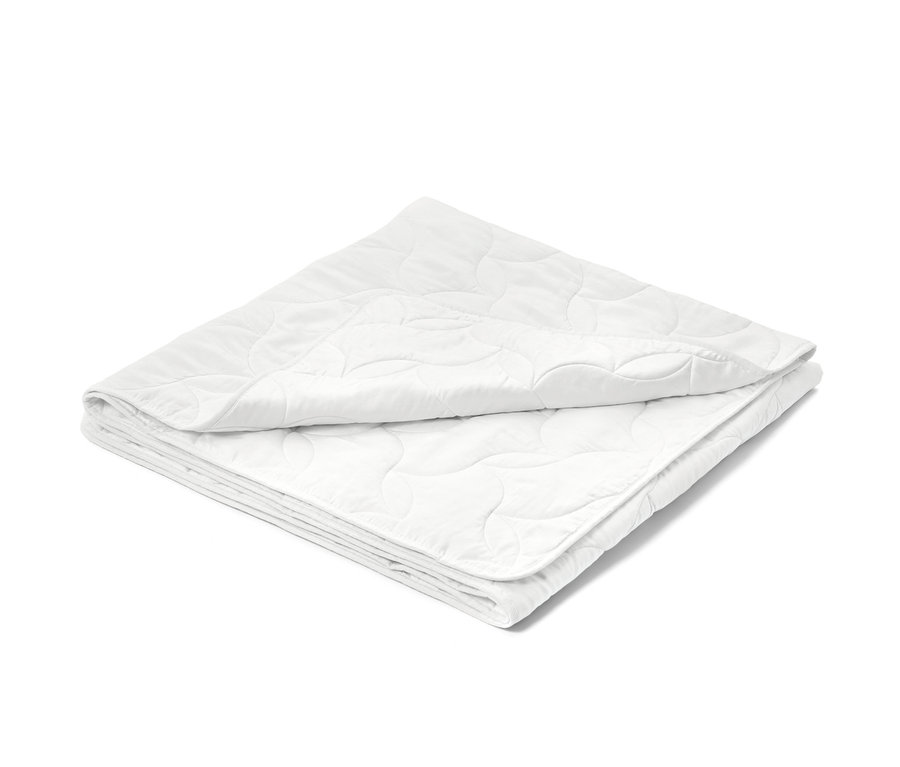 Složená prošívaná přikrývka s kapokem a vláknem TENCEL™ standardní velikosti s geometrickým vzorem.