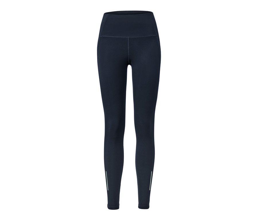 Detailní záběr na vodoodpudivé sportovní legíny.