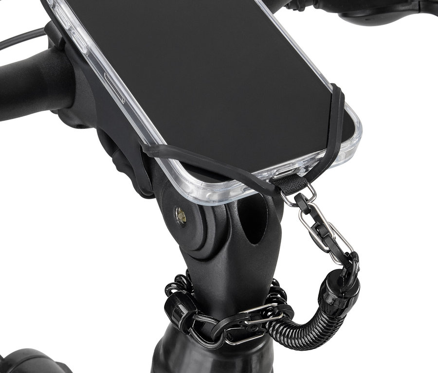 Mobilní telefon připevněný k řídítkům kola pomocí bezpečnostního řetízku.