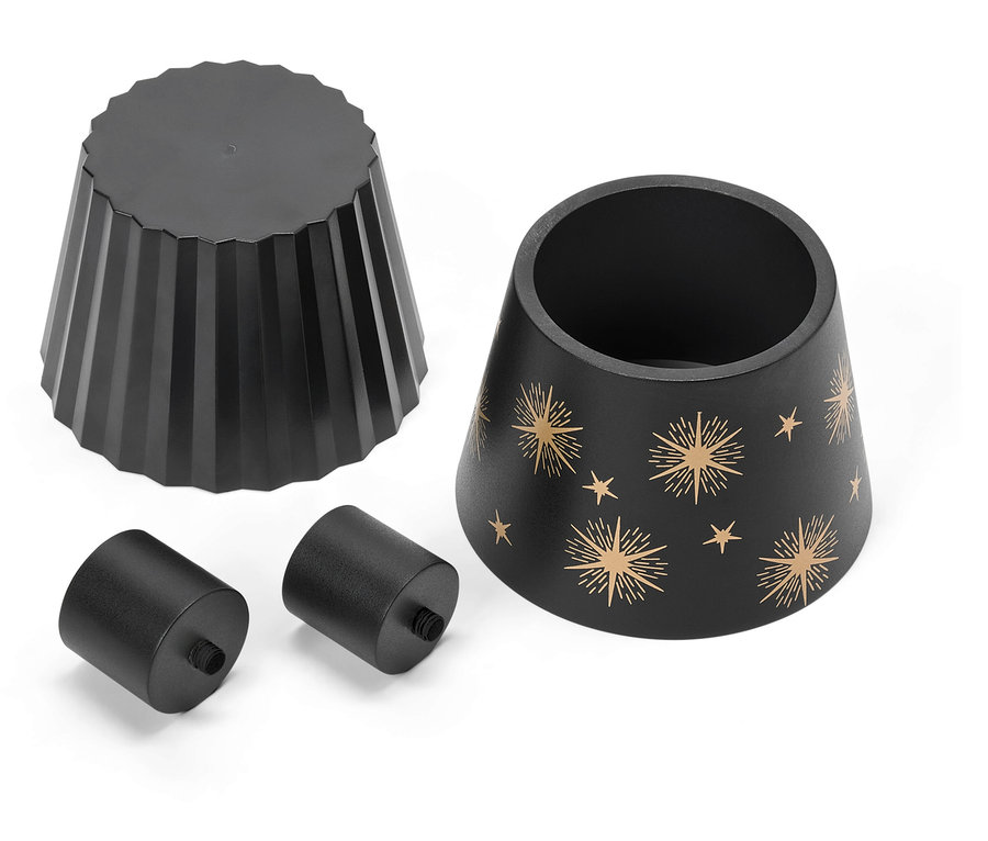 Černé komponenty stolní lampy, včetně stínidla, podstavce a dvou šroubů, na bílém pozadí.