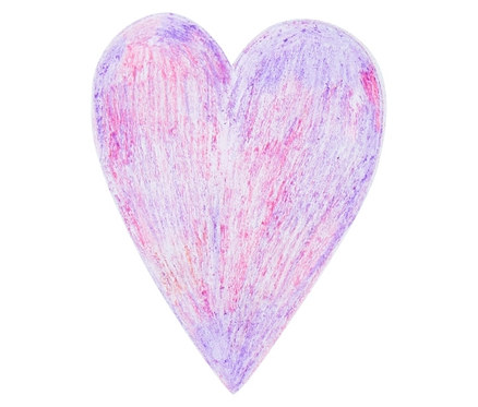 Fialové srdce s růžovými skvrnami, nakreslené konfetovými voskovkami.