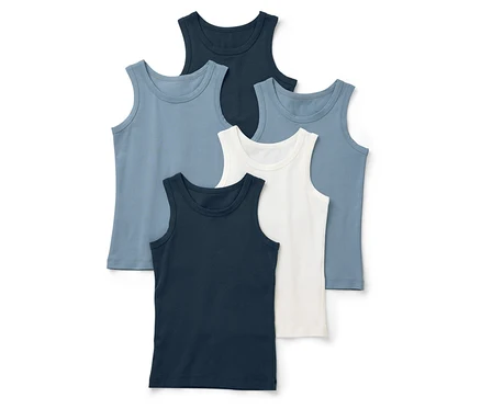 Šest tank topů v modré, tmavě modré a bílé barvě leží na bílém pozadí.