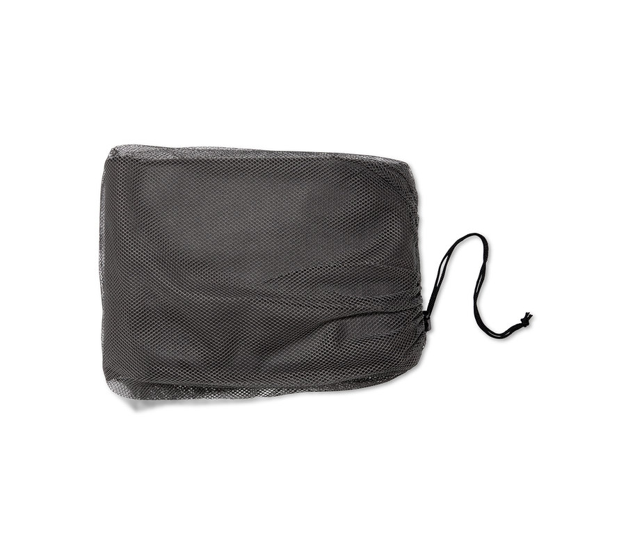 Černý prémiový ochranný kryt na zahradní sedací soupravy.