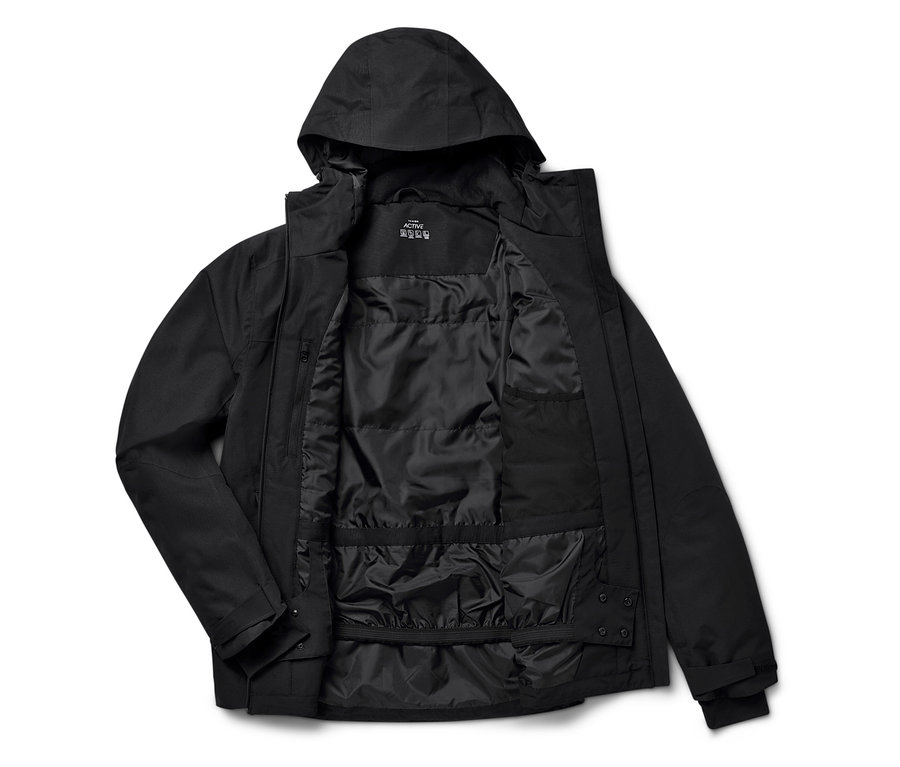 Otevřená černá bunda s kapucí a černou podšívkou.