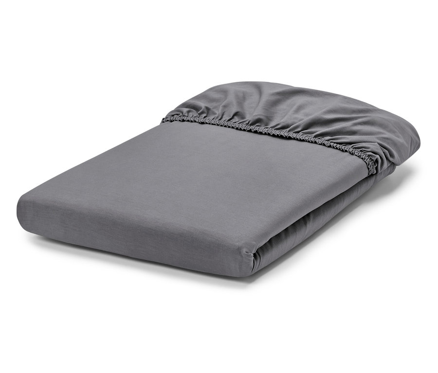 Složená šedá napínací prostěradla.