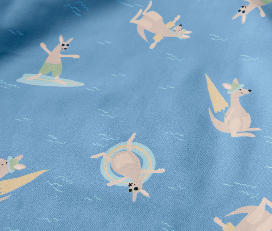 Modré tričko s potiskem klokanů s UV faktorem 80.