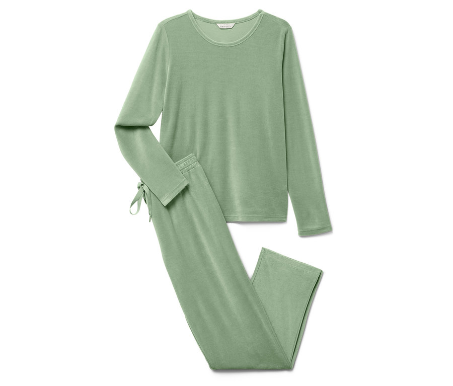 Zelené pyžamo s dlouhým rukávem a kalhotami.