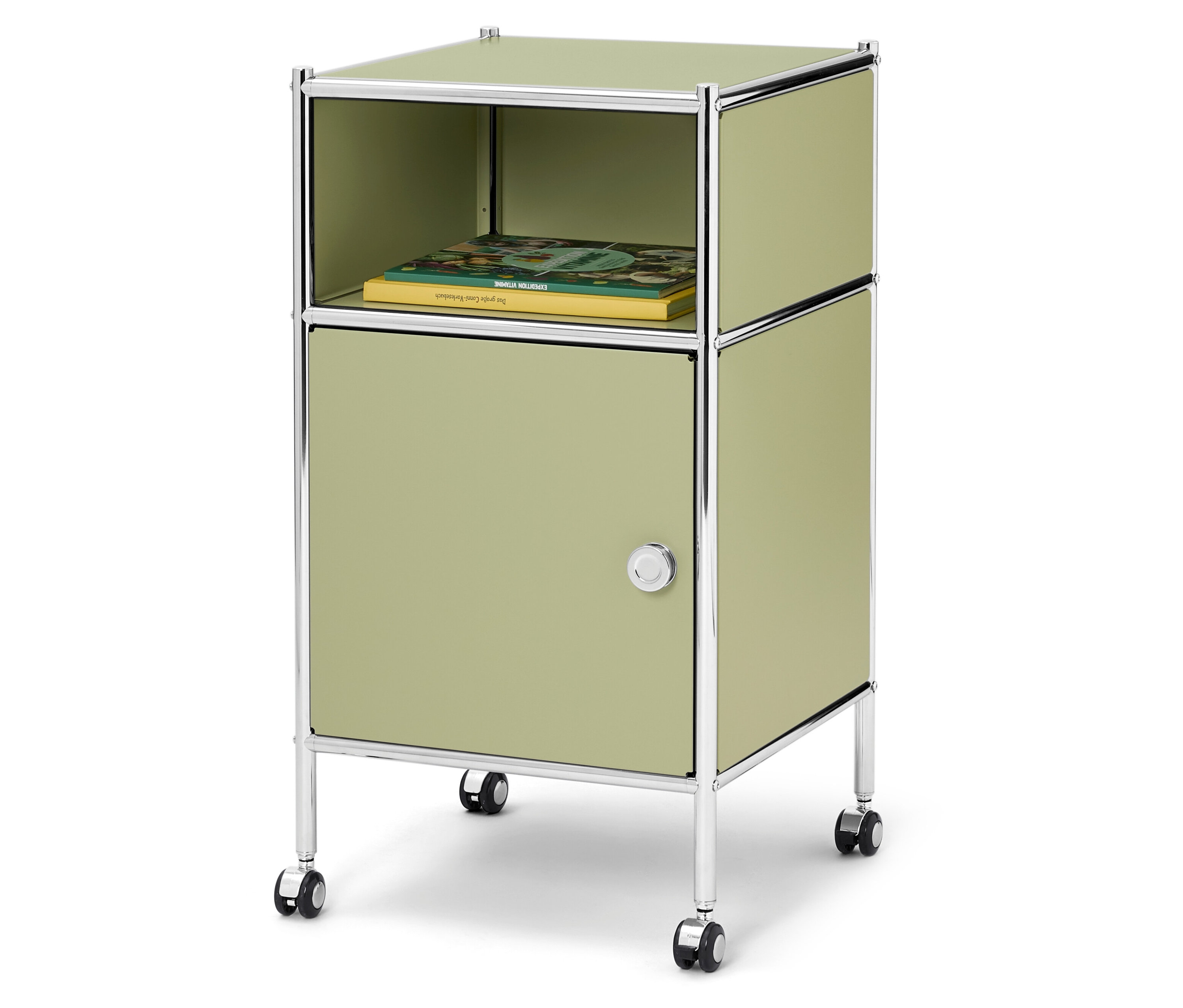 Světle zelený noční stolek se stříbrnými detaily a kolečky stojí na bílém pozadí.