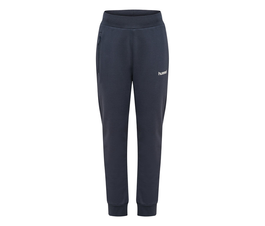 Tmavě modré kalhoty hummel® HMLJR Logo Waist Pants s elastickým pasem, manžetami, kapsou na zip a bílým logem.