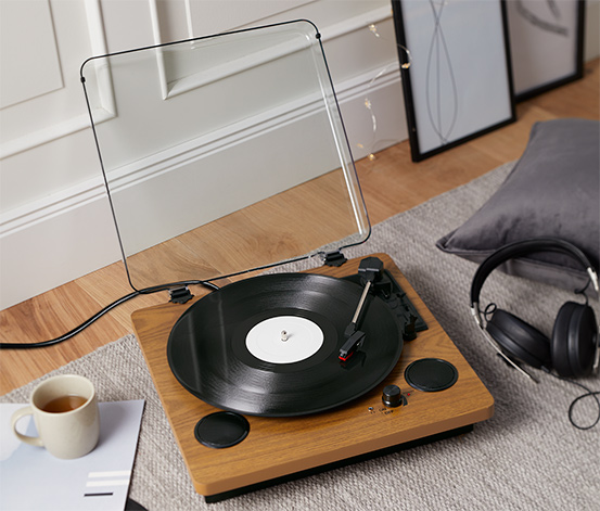 Gramofon »Dual DTR 61« se zabudovanými reproduktory