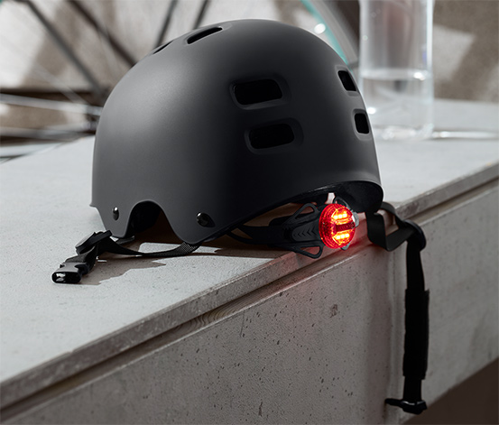 Cyklistická helma s LED světlem vzadu, černá