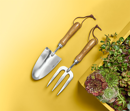 مجموعه ای از ابزار باغبانی