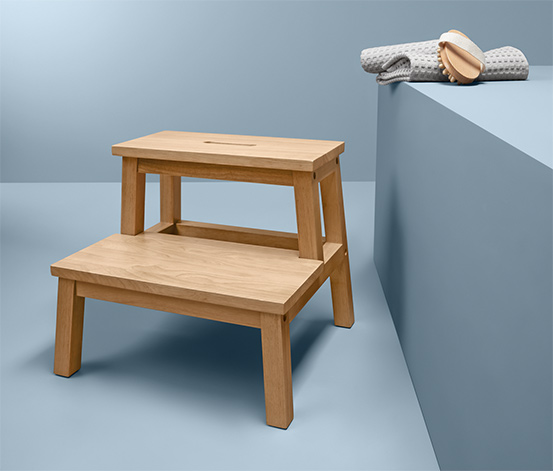 Stolička z kaučukovníkového dřeva
