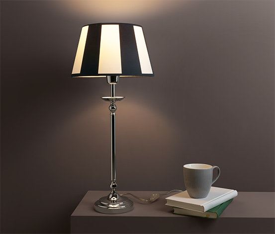 Stojací lampa s textilním stínítkem