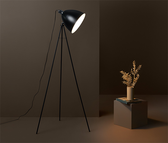Stojací lampa Trojnožka, černá