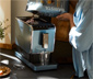 Plnoautomatický kávovar Tchibo Esperto Caffè, ledově modrý + 1kg kávy Barista pro držitele TchiboCard*