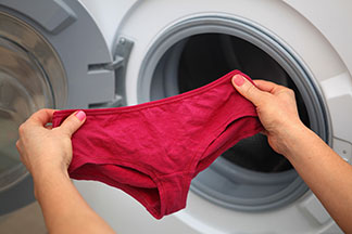 Na jak vysokou teplotu můžete prát své dámské boxerky, záleží na materiálu.