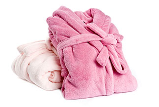Fleece nebo froté? V bílém nebo růžovém provedení? Při výběru županu hraje hlavní roli Váš vkus.